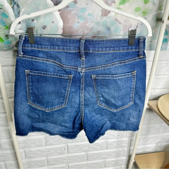 Old Navy Distressed High Rise Secret Slim Pocket Shorts Size 8 - Picture 2 of 4